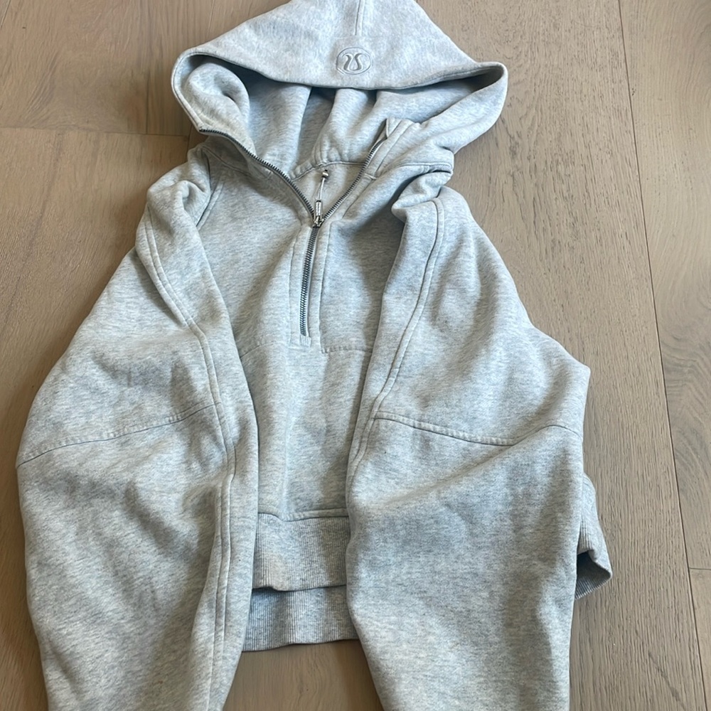 GREY LULULEMON SCUBA HOODIE